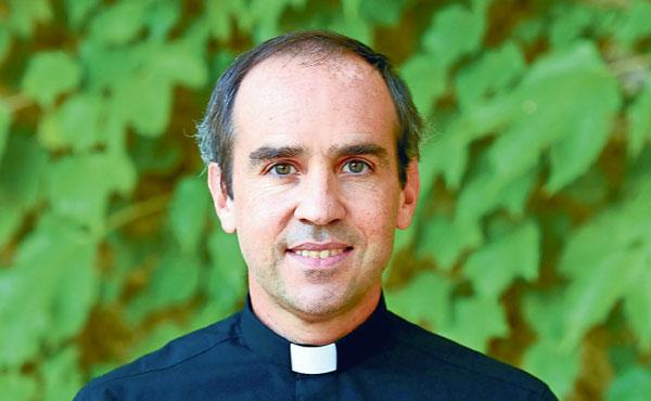Van student elektrotechniek naar priester. ‘We moeten geduldig zijn, en veel bidden’