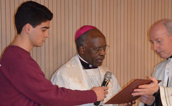 Mgr Kasujja bénit les locaux des nouveaux centres Narval et Groenendael