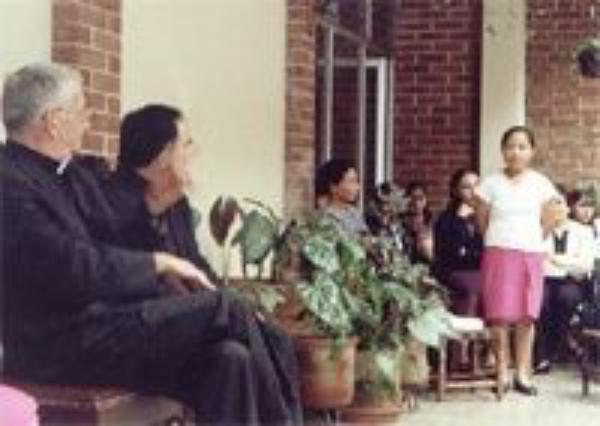 Arzobispo visita la Escuela Zunil