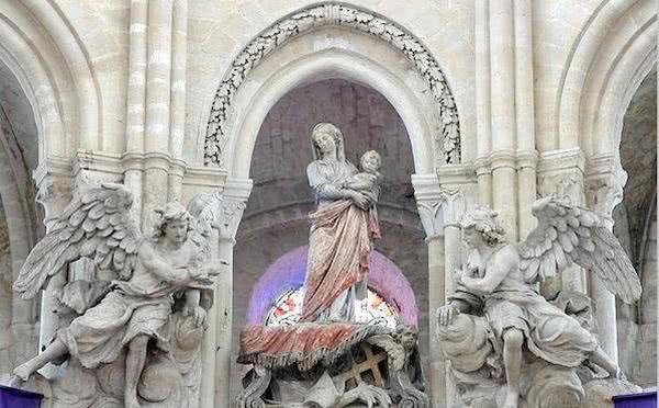 La dévotion à la Vierge Marie au mois de mai