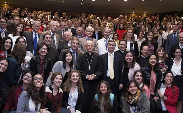 El prelado del Opus Dei, en la Universidad Austral.