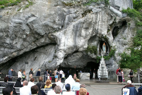 La gruta de Lourdes. Foto de Christine und Hagen Graf (Flickr).