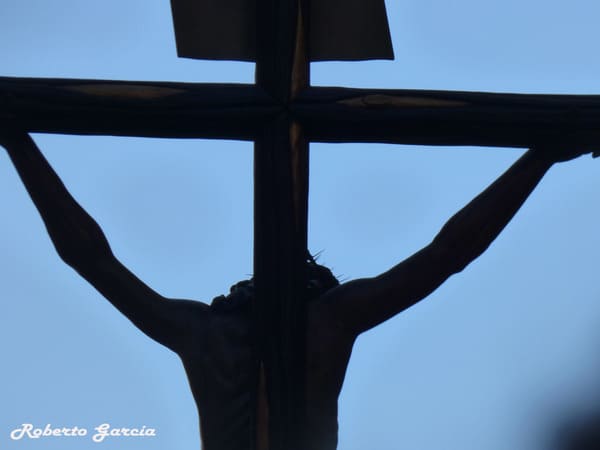 Por los testimonios que se conservan de aquellos días pasados en la capital hispalense, podemos reconstruir en parte los movimientos del Fundador y seguir un poco sus huellas.