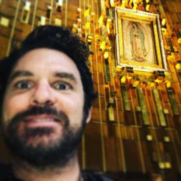 Michael Miley ante la Virgen de Guadalupe, en noviembre de 2016. Foto: Facebook.