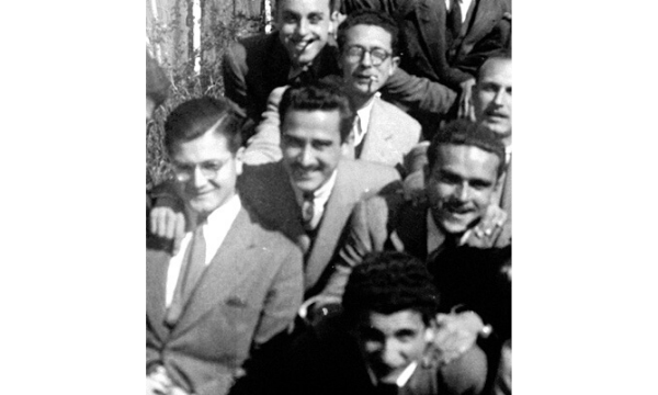 Antonio Ivars, o segundo da esquerda, em Valência, em 1948.