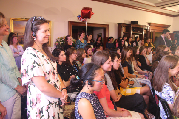 "Necesitamos darnos cuenta de que Dios es de tal manera nuestro Padre que entregó a su único Hijo para que muriera por nosotros en la Cruz".