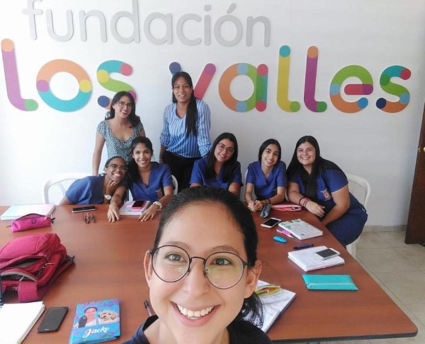 Parte del equipo de practicantes de la Fundación.
