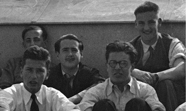 Emiliano Amann, com outros residentes de DYA (Madri), no terraço da residência, em maio de 1936. Emiliano é o primeiro da direita.