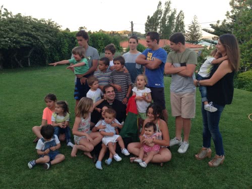 O Pe. Miguel com alguns dos sobrinhos em Lisboa