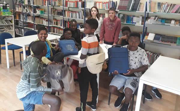 2000 “mochilas solidárias” de Portugal para crianças de Cabo Verde