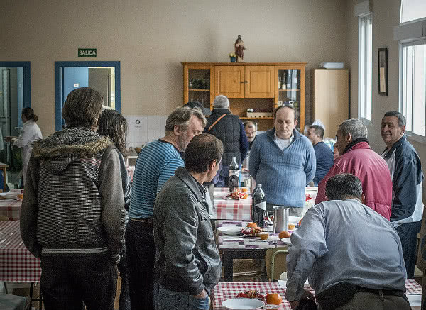 Cada día el comedor social de San José ofrece trescientas comidas a vecinos de Puente de Vallecas.