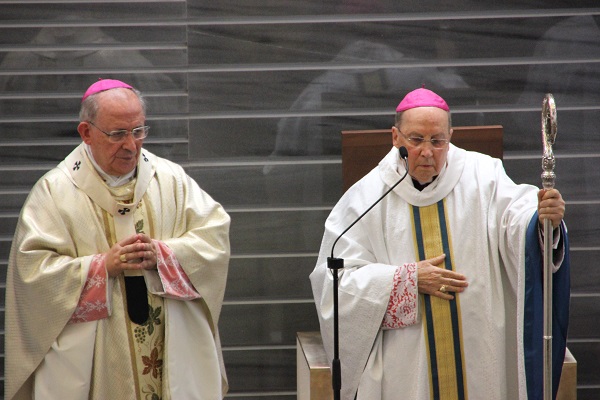 Mons. Gil Hellín y Mons. Javier Echevarría.