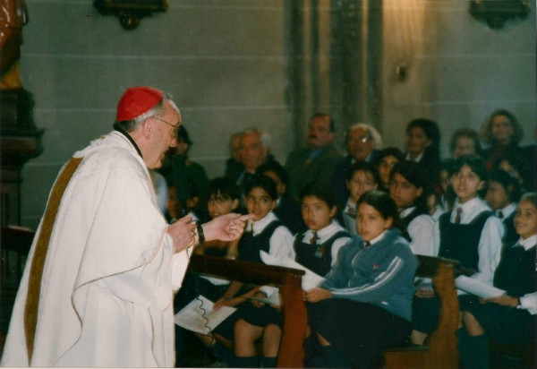 Kardinal Bergoglio bei einem seiner Besuch in der Buen Consejo Schule