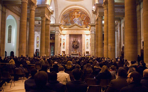 Opus Dei - Bendición eucarística para dar inicio al Año Mariano