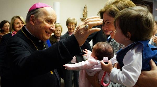 “Un consejo a las familias, que lean las animantes catequesis del Papa”