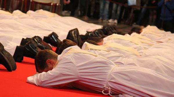 Рукопокладення священиків (квітень 2016): «Ви будете священиками, щоб служити всім душам»