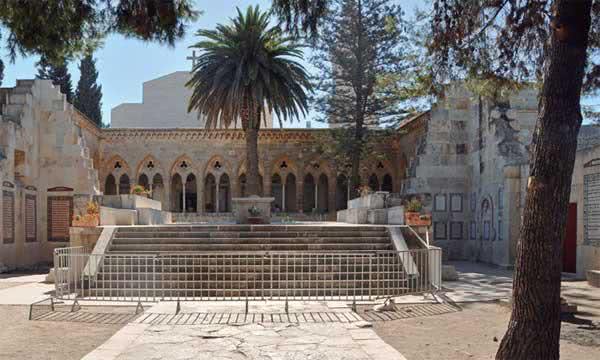 Jerusalém: a gruta do Pai Nosso