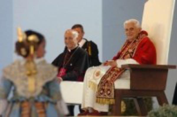 Encuentro de Benedicto XVI con las familias