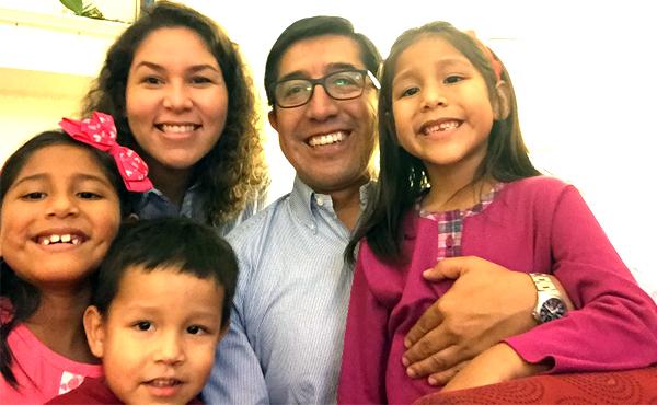 «San Josemaría bendice con las dos manos nuestro matrimonio»