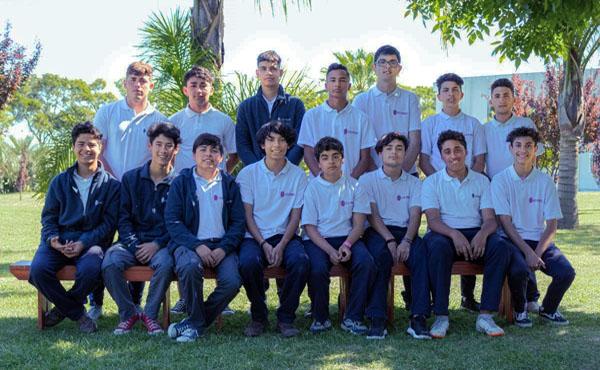 Egresó la primera generación del liceo Los Pinos