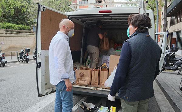 Mil famílies col·laboren en un recapte d'aliments per al Raval