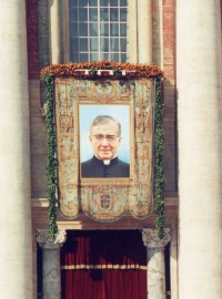 El tapiz del fundador del Opus Dei, el día de la canonización