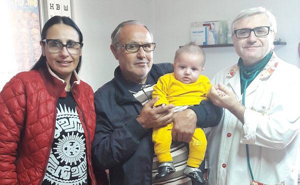 Un pediatra para devolver la esperanza a un barrio marginado