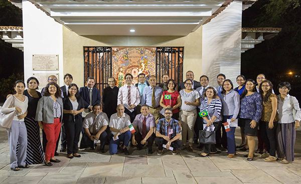 Estudiantes y trabajadores de la UDEP homenajearon a la Virgen