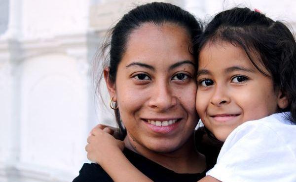 Papeles y un contrato para comenzar una nueva vida